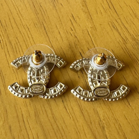 Chanel CC pave stud earrings in champagne gold - Picture 4 of 5